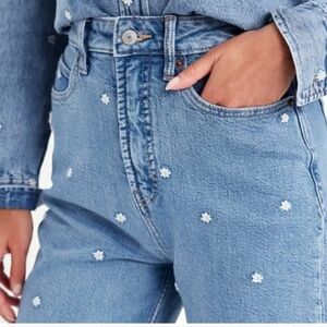 Old Navy Size 12 Petite Daisy Embroidered Extra High Rise Sky High Wide Leg Jean